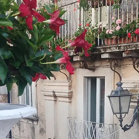 Le Nouveau Grand Tour - Dimora Del Commendatore Bed and Breakfast San Giorgio Morgeto